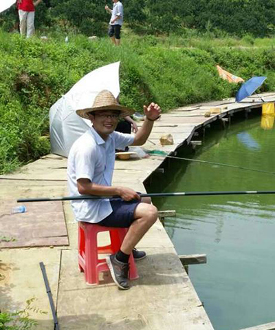 員工在釣魚(yú)